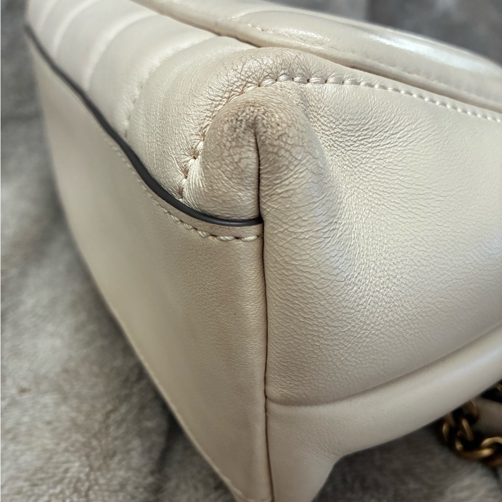 Tory Burch Cream Quilted Shoulder Bag with Gold Accents - Picture 4 of 15